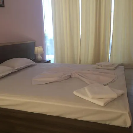 Apartment Goldenseaview 2 *
