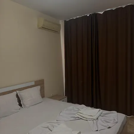 Apartment Goldenseaview 2 *