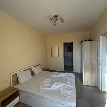 Goldenseaview 2 Апартаменты *