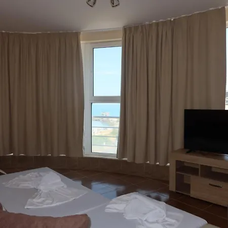 Apartment Goldenseaview 2 *