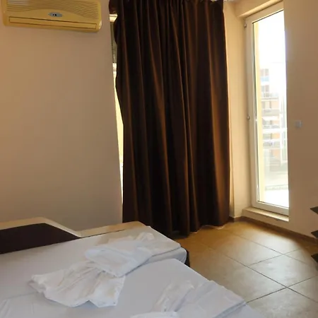 Apartment Goldenseaview 2 *